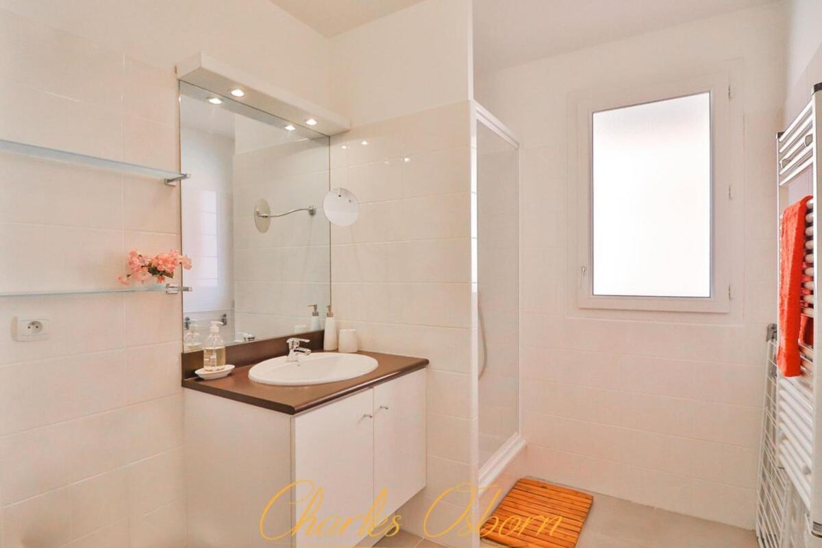 Apartment Le Thau Lido, Vue Imprenable, Garage Prive